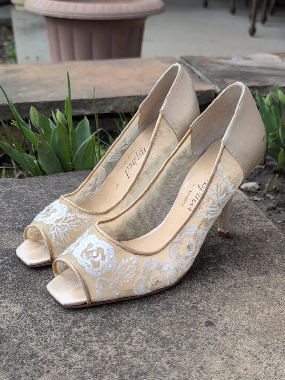 3/$30 Caparros Women's Ivory Embroidered Peep-Toe Heels